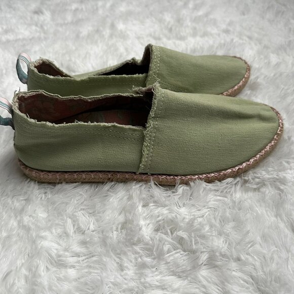 VIONIC BEACH Women Laguna Slip On Shoes 7.5 Green Flats Loafers Beachy  Canvas - Picture 1 of 7